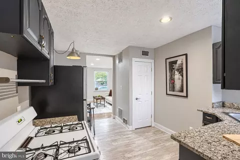 Entry Way - 2214 Fleet St, Baltimore, MD 21231 photo 1 of 2