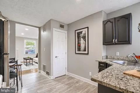 Entry Way - 2214 Fleet St, Baltimore, MD 21231 photo 2 of 2