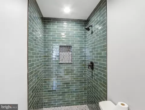 Bath - 1703 Jackson St, Baltimore, MD 21230 photo 3 of 4
