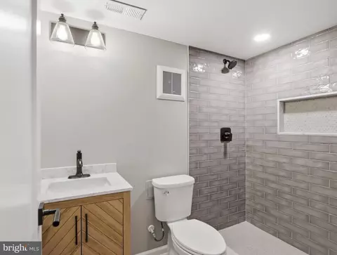 Bath - 1703 Jackson St, Baltimore, MD 21230 photo 1 of 4