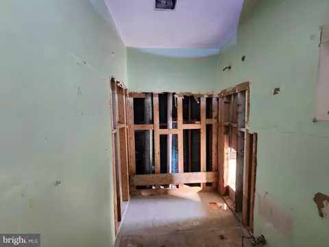 Entry Way - 548 N Payson St, Baltimore, MD 21223 photo 6 of 7