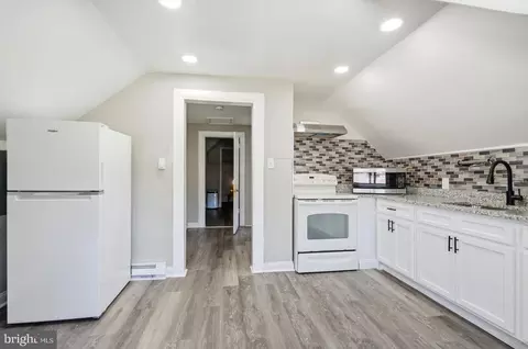 Entry Way - 3307 Bateman Ave, Baltimore, MD 21216 photo 7 of 10
