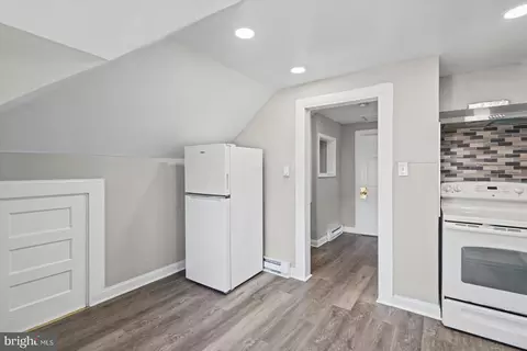 Entry Way - 3307 Bateman Ave, Baltimore, MD 21216 photo 9 of 10
