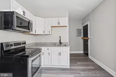 Entry Way - 3307 Bateman Ave, Baltimore, MD 21216 photo 4 of 10