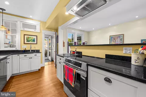 Kitchen - 2905 Cresmont Ave, Baltimore, MD 21211 photo 3 of 4