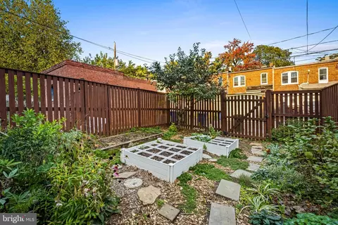 Exterior - 2905 Cresmont Ave, Baltimore, MD 21211 photo 8 of 10