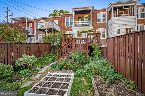 Exterior - 2905 Cresmont Ave, Baltimore, MD 21211 photo 7 of 10