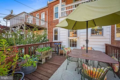 Exterior - 2905 Cresmont Ave, Baltimore, MD 21211 photo 5 of 10