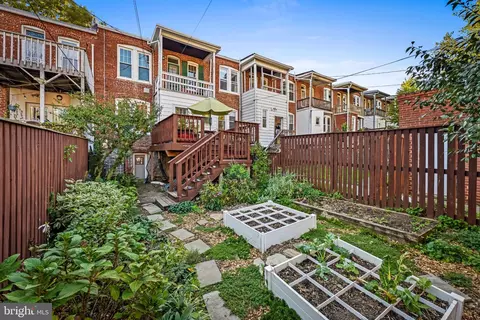 Exterior - 2905 Cresmont Ave, Baltimore, MD 21211 photo 9 of 10