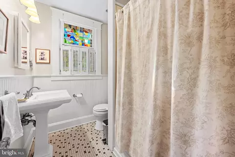 Bath - 2905 Cresmont Ave, Baltimore, MD 21211 photo 2 of 2