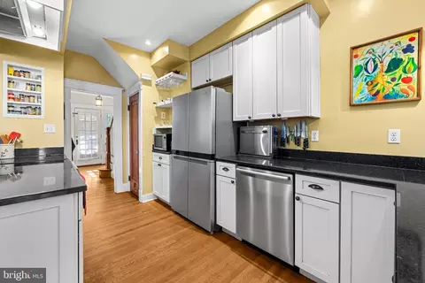 Kitchen - 2905 Cresmont Ave, Baltimore, MD 21211 photo 2 of 4