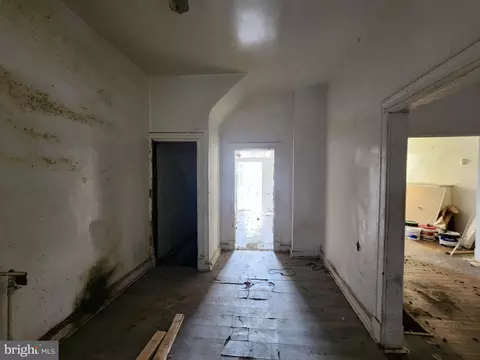Entry Way - 2808 Suffolk Ave, Baltimore, MD 21215 photo 3 of 9