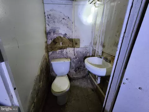 Bath - 2808 Suffolk Ave, Baltimore, MD 21215 photo 1 of 1