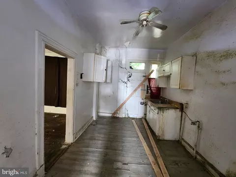 Entry Way - 2808 Suffolk Ave, Baltimore, MD 21215 photo 4 of 9