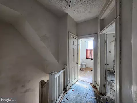 Entry Way - 2808 Suffolk Ave, Baltimore, MD 21215 photo 7 of 9