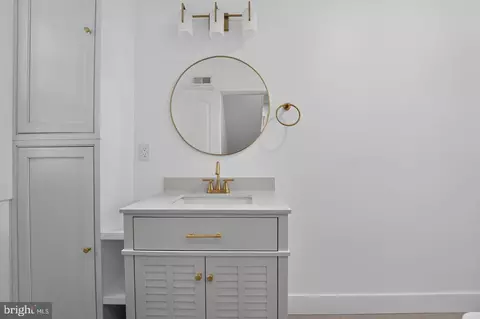 Bath - 405 Lyman Ave, Baltimore, MD 21212 photo 1 of 8