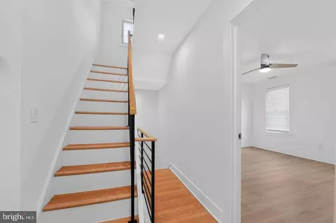 Entry Way - 405 Lyman Ave, Baltimore, MD 21212 photo 9 of 11