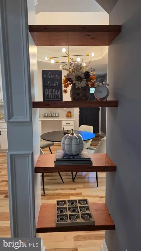 Entry Way - 2702 Cylburn Ave, Baltimore, MD 21215 photo 5 of 21