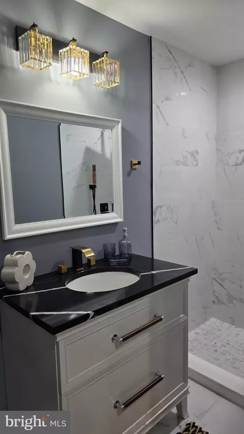 Bath - 2702 Cylburn Ave, Baltimore, MD 21215 photo 4 of 10