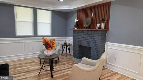 Entry Way - 2702 Cylburn Ave, Baltimore, MD 21215 photo 3 of 21