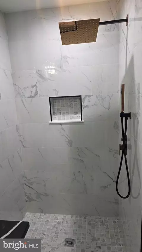 Bath - 2702 Cylburn Ave, Baltimore, MD 21215 photo 5 of 10
