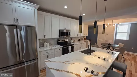 Entry Way - 2702 Cylburn Ave, Baltimore, MD 21215 photo 8 of 21