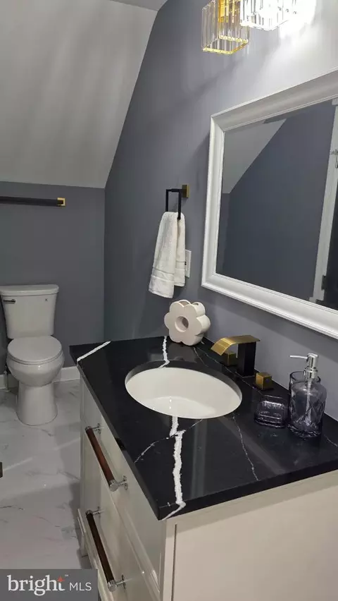 Bath - 2702 Cylburn Ave, Baltimore, MD 21215 photo 6 of 10