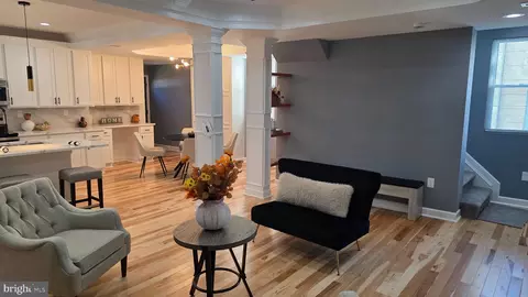 Entry Way - 2702 Cylburn Ave, Baltimore, MD 21215 photo 4 of 21
