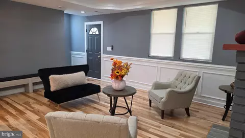 Entry Way - 2702 Cylburn Ave, Baltimore, MD 21215 photo 2 of 21