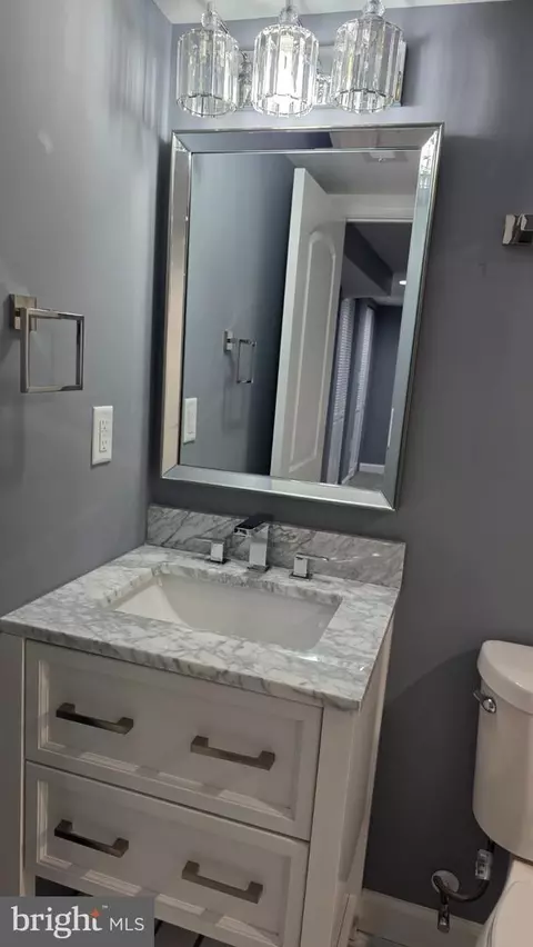 Bath - 2702 Cylburn Ave, Baltimore, MD 21215 photo 9 of 10