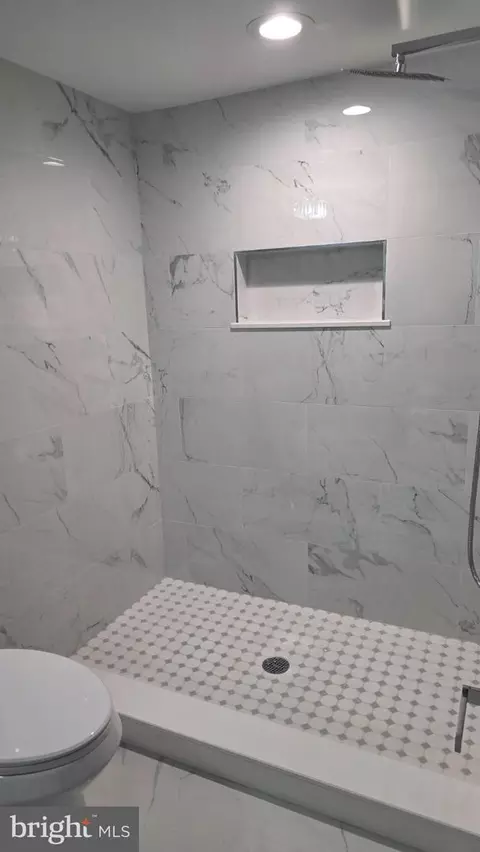 Bath - 2702 Cylburn Ave, Baltimore, MD 21215 photo 8 of 10