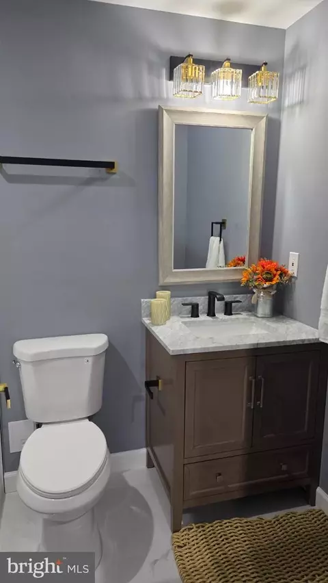 Bath - 2702 Cylburn Ave, Baltimore, MD 21215 photo 2 of 10