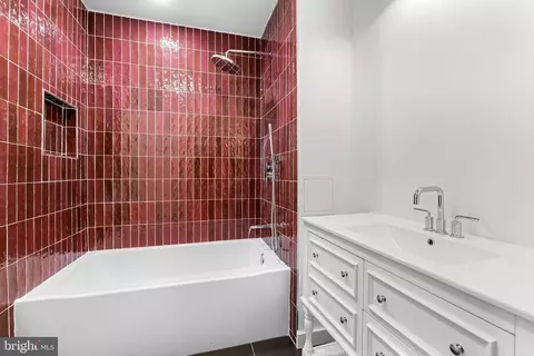 Bath - 1731 Mcculloh St, Baltimore, MD 21217 photo 1 of 6