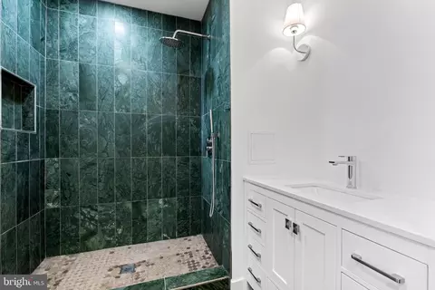 Bath - 1731 Mcculloh St, Baltimore, MD 21217 photo 5 of 6