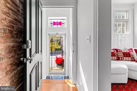 Entry Way - 1731 Mcculloh St, Baltimore, MD 21217 photo 1 of 6