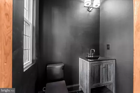 Bath - 1731 Mcculloh St, Baltimore, MD 21217 photo 3 of 6