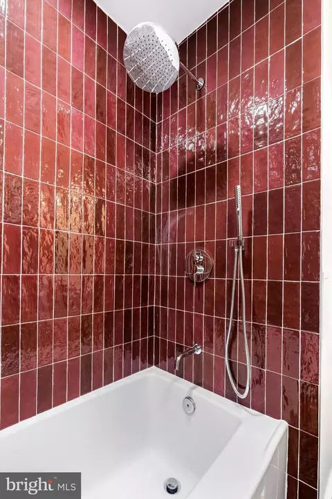 Bath - 1731 Mcculloh St, Baltimore, MD 21217 photo 2 of 6