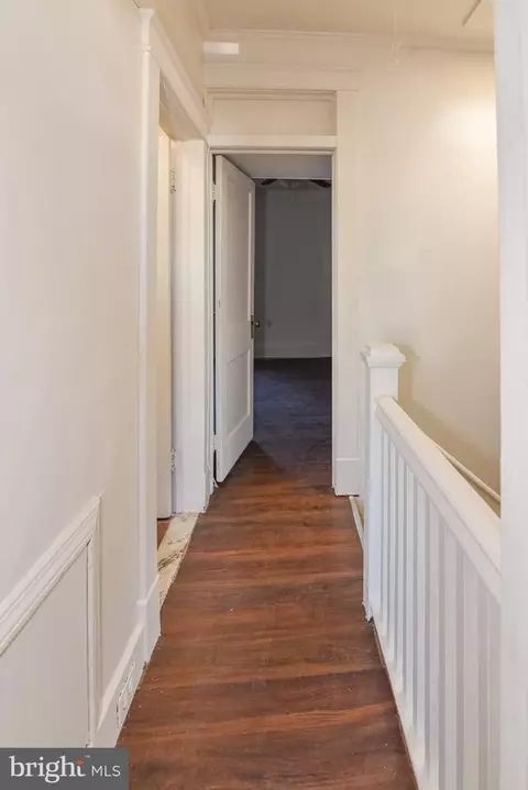 Entry Way - 1313 E Patapsco Ave, Brooklyn, MD 21225 photo 7 of 8