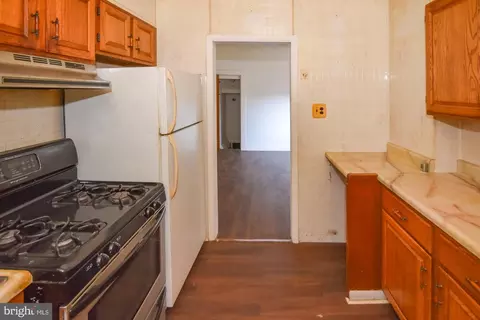 Entry Way - 1313 E Patapsco Ave, Brooklyn, MD 21225 photo 5 of 8