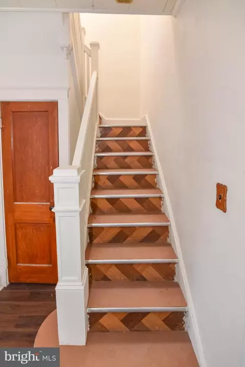 Entry Way - 1313 E Patapsco Ave, Brooklyn, MD 21225 photo 6 of 8