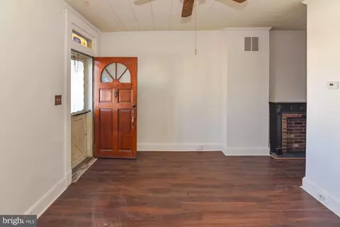 Entry Way - 1313 E Patapsco Ave, Brooklyn, MD 21225 photo 1 of 8