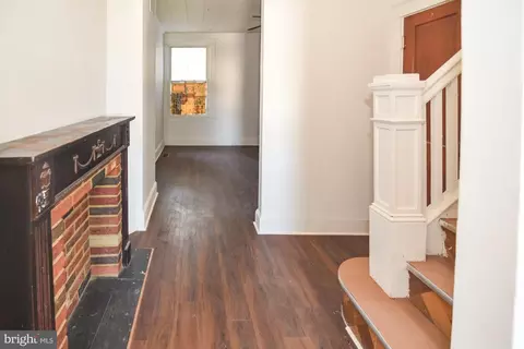 Entry Way - 1313 E Patapsco Ave, Brooklyn, MD 21225 photo 2 of 8