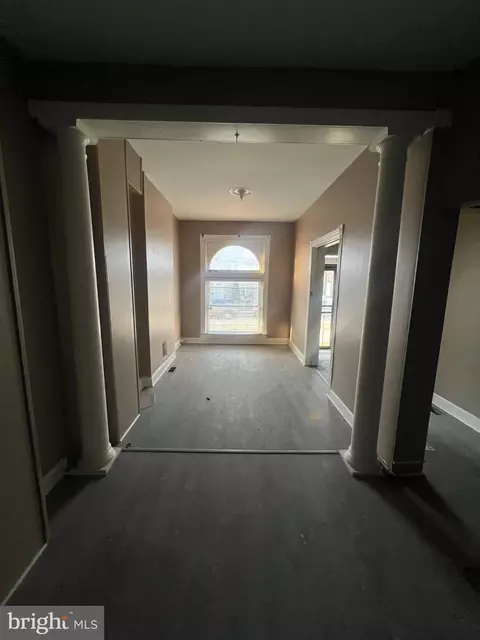 Entry Way - 2406 E Hoffman St, Baltimore, MD 21213 photo 3 of 4