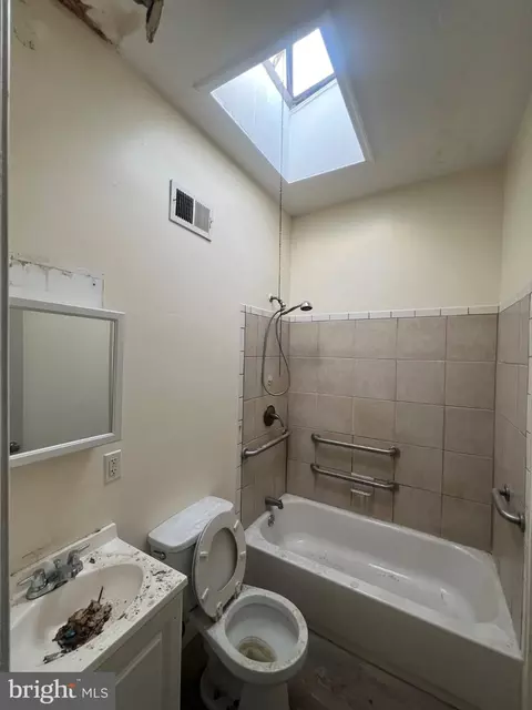Bath - 2406 E Hoffman St, Baltimore, MD 21213 photo 1 of 1
