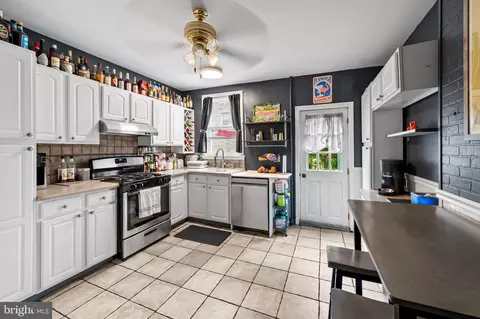 Entry Way - 3657 Chestnut Ave, Baltimore, MD 21211 photo 1 of 1