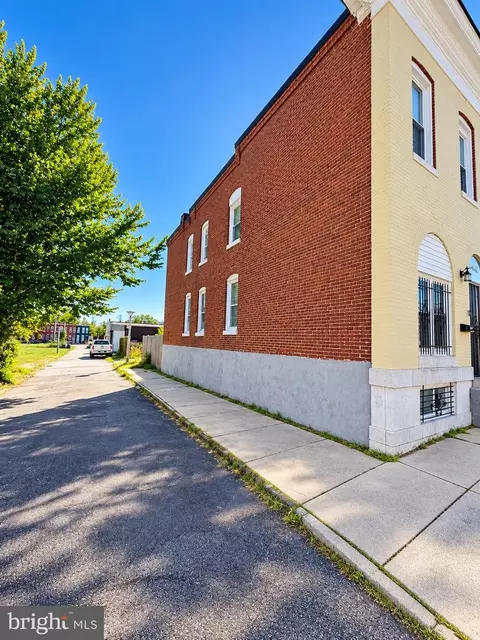 2421 E Hoffman St, Baltimore, MD 21213 photo 2