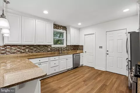 Entry Way - 3501 W Forest Park Ave, Baltimore, MD 21216 photo 3 of 6