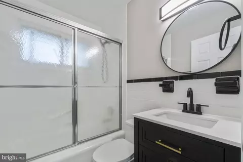 Bath - 5607 Knell Ave, Baltimore, MD 21206 photo 1 of 2