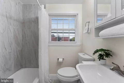 Bath - 5613 Moravia Rd, Baltimore, MD 21206 photo 3 of 5