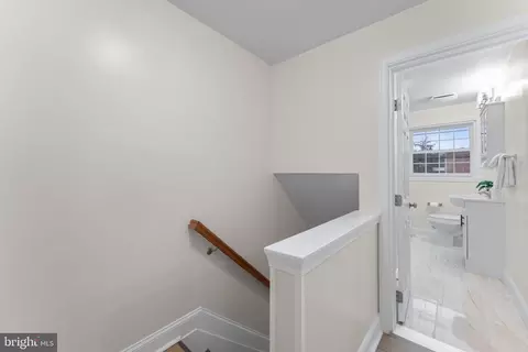 Entry Way - 5613 Moravia Rd, Baltimore, MD 21206 photo 4 of 6